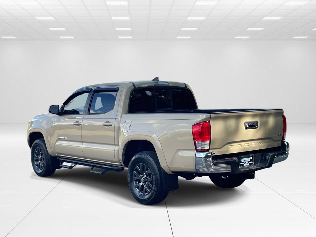 Used 2017 Toyota Tacoma SR5 w/ Tow Package RWD image 4