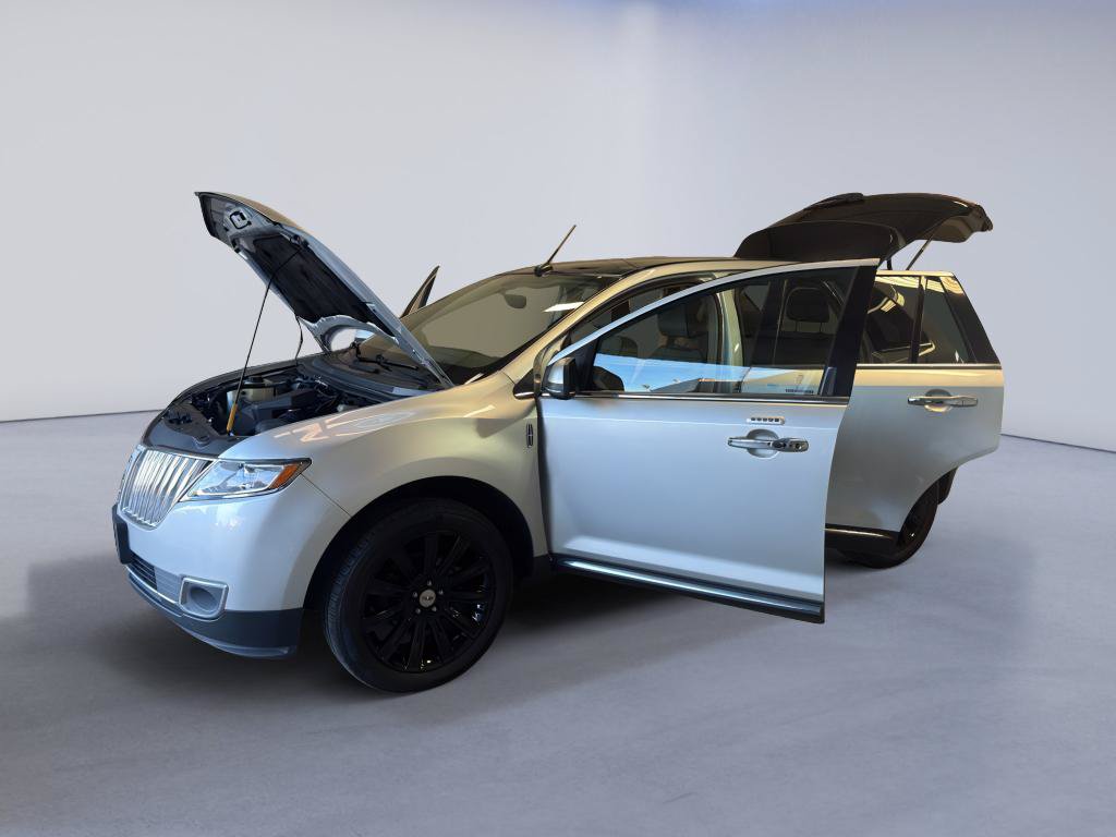 Used 2015 Lincoln MKX AWD w/ Equipment Group 102A image 11
