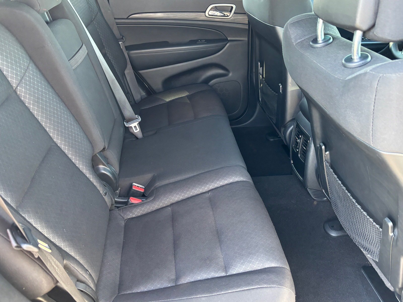 Used 2020 Jeep Grand Cherokee Laredo RWD image 26