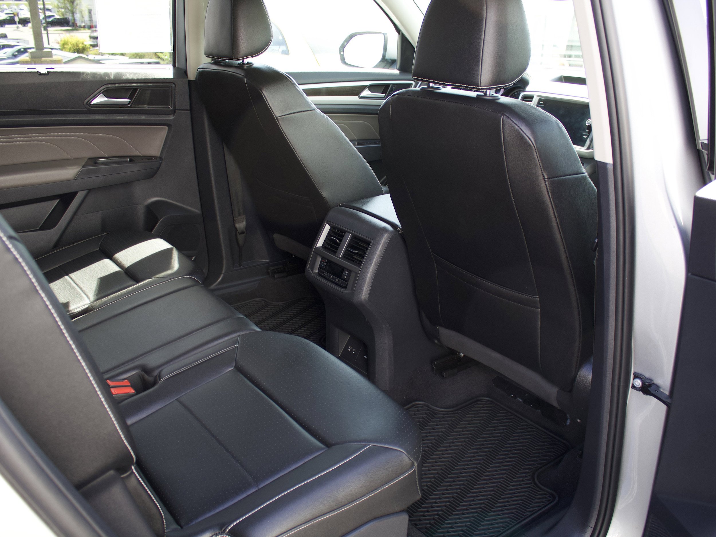 Used 2021 Volkswagen Atlas SE AWD/4WD image 32