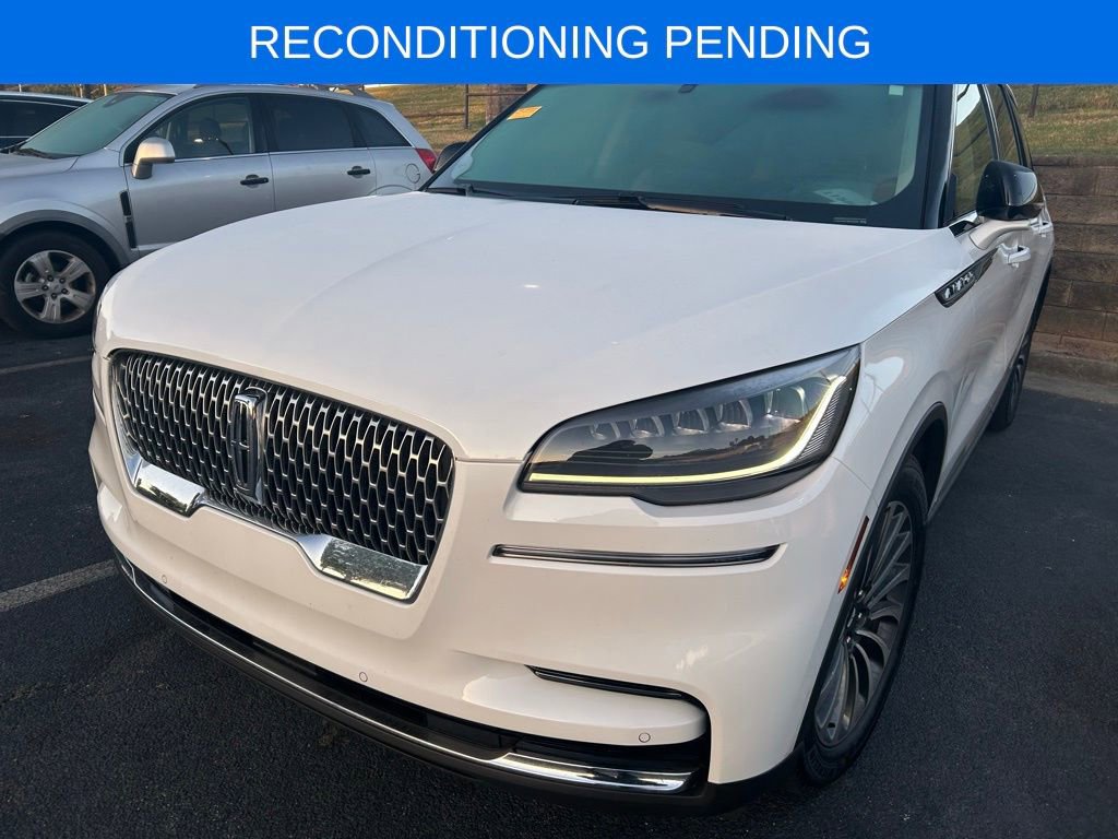 Used 2024 Lincoln Aviator 2WD w/ Premium Package image 3