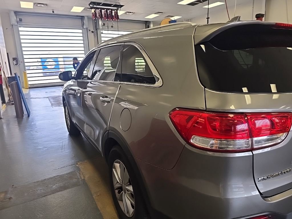 Used 2017 Kia Sorento LX w/ LX Convenience Package AWD/4WD image 7