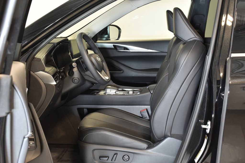 Certified 2026 INFINITI QX60 Luxe w/ Family Package image 11