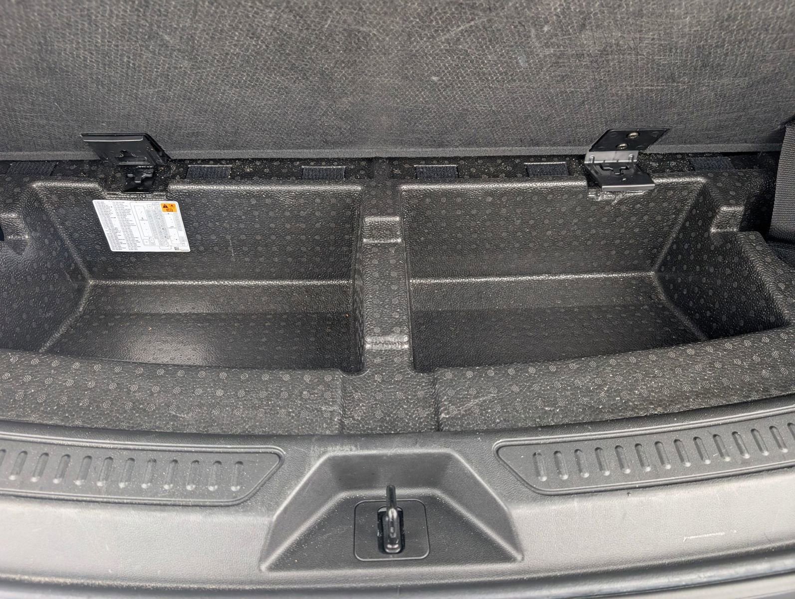 Used 2023 GMC Acadia SLT image 33