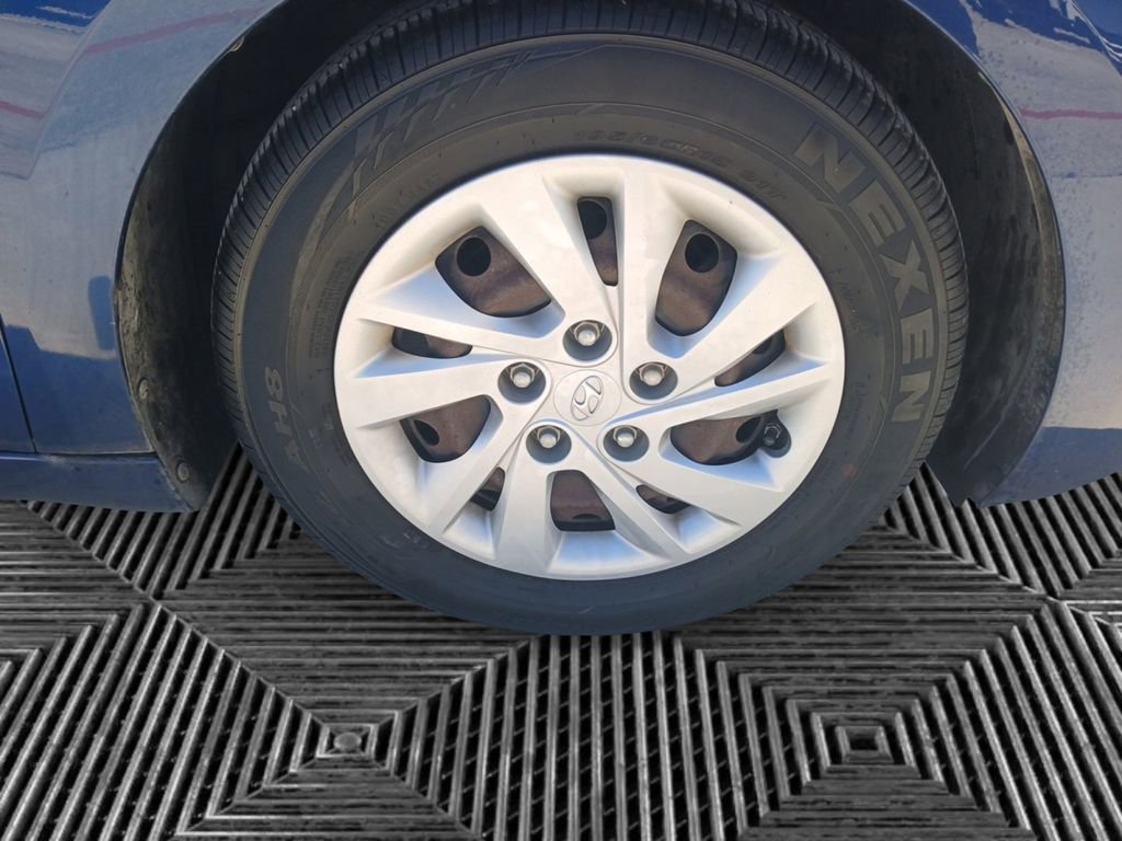 Used 2019 Hyundai Elantra SE FWD image 5