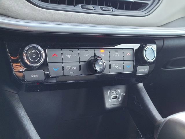 Used 2025 Jeep Compass Limited image 11