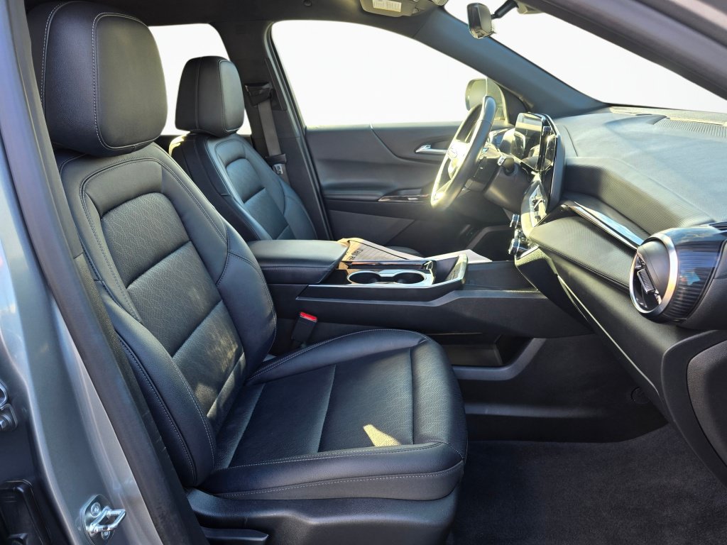 Used 2025 Chevrolet Equinox LT w/ Convenience Package II FWD image 27