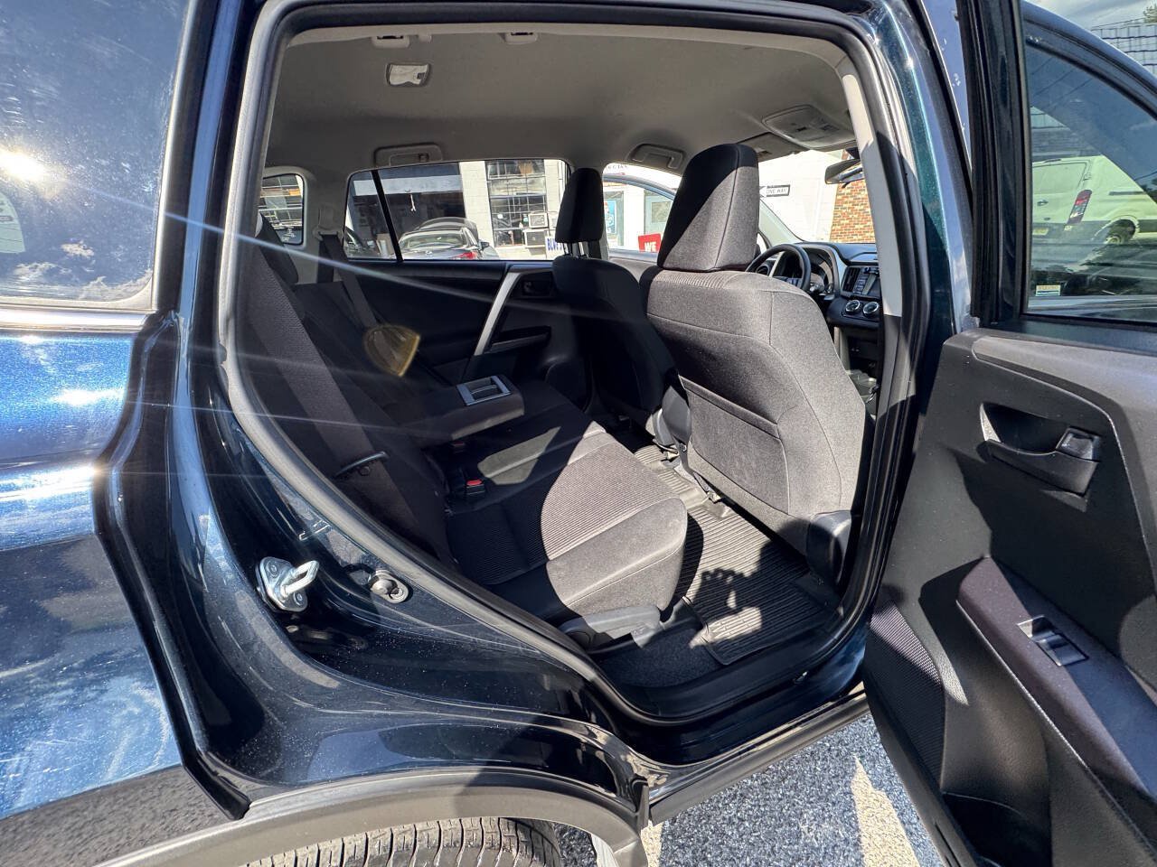 Used 2018 Toyota RAV4 LE w/ All Weather Liner Package AWD/4WD image 34