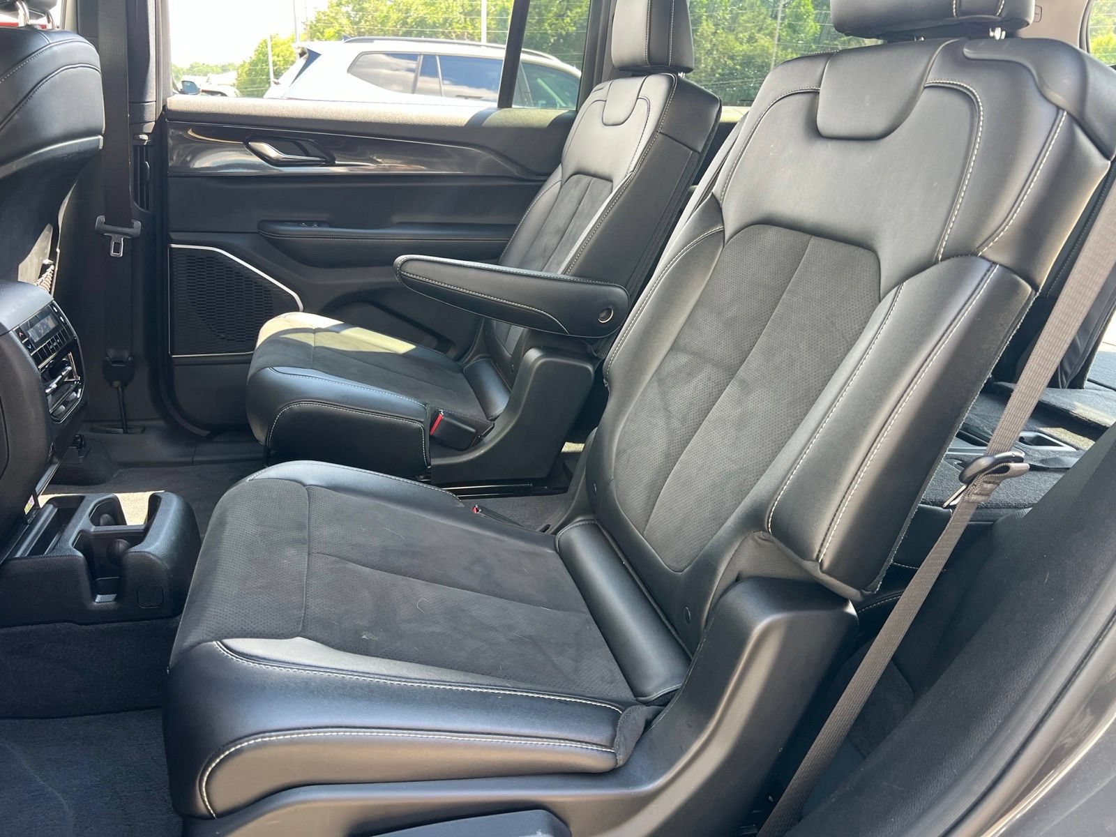 Used 2021 Jeep Grand Cherokee L Laredo RWD image 34