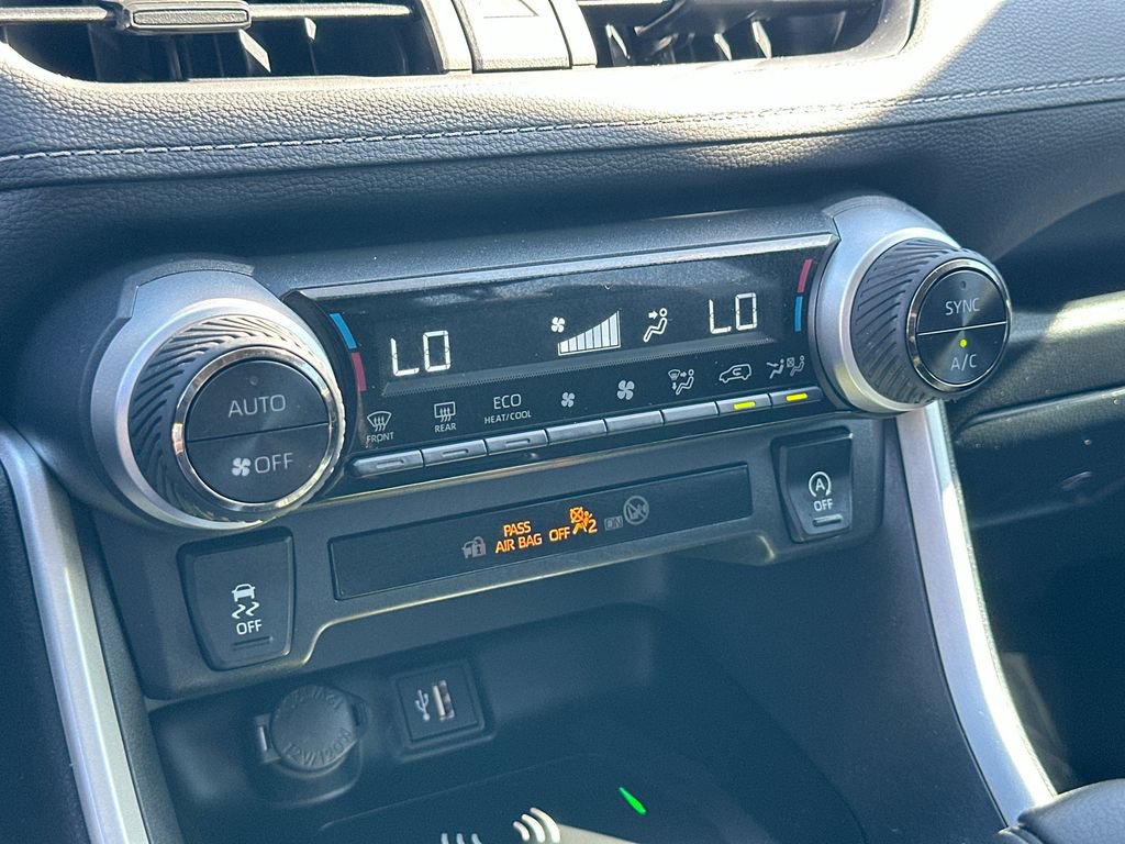 Used 2025 Toyota RAV4 XLE w/ Convenience Package FWD image 15