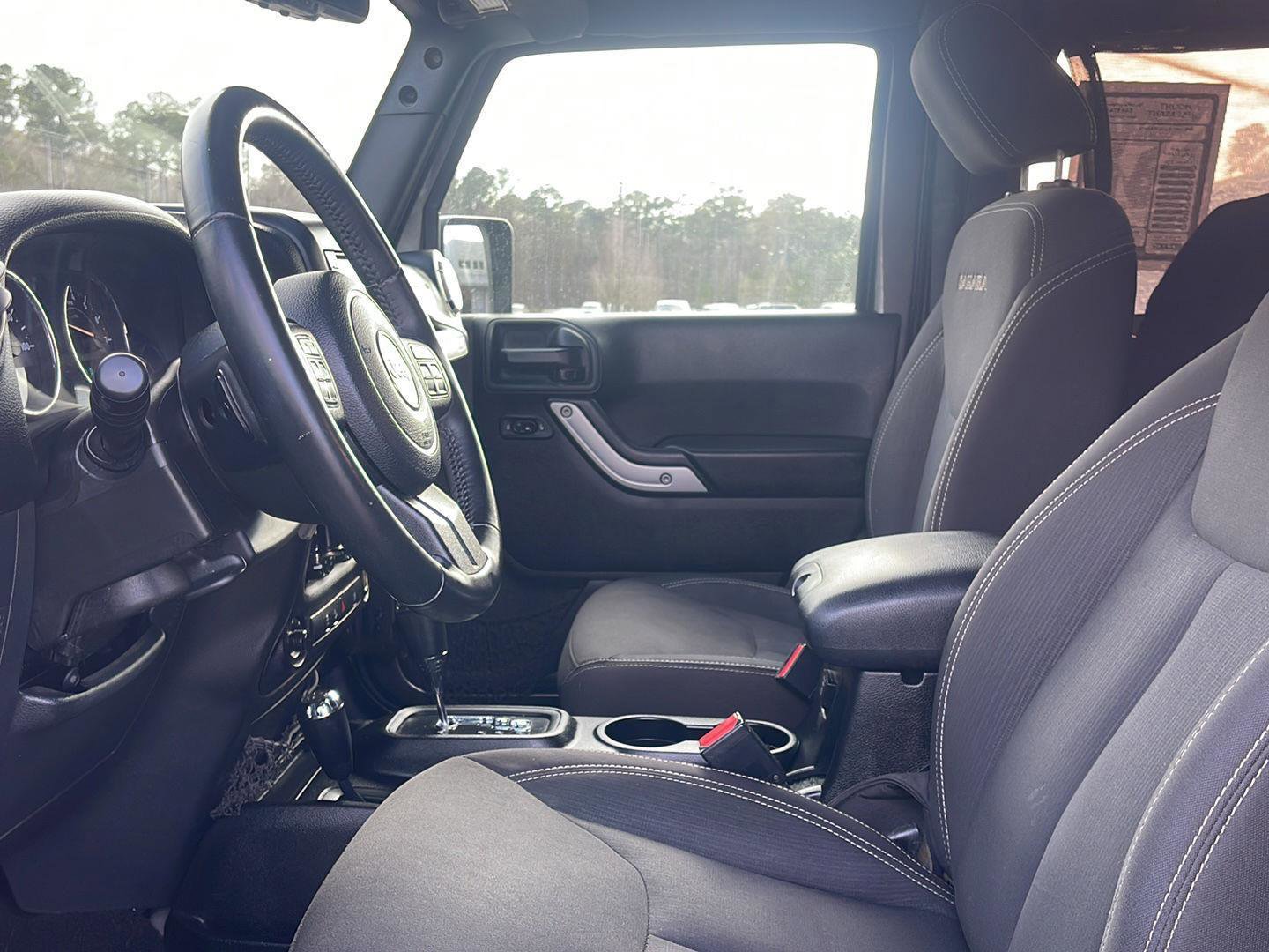 Used 2016 Jeep Wrangler Sahara w/ Connectivity Group image 13