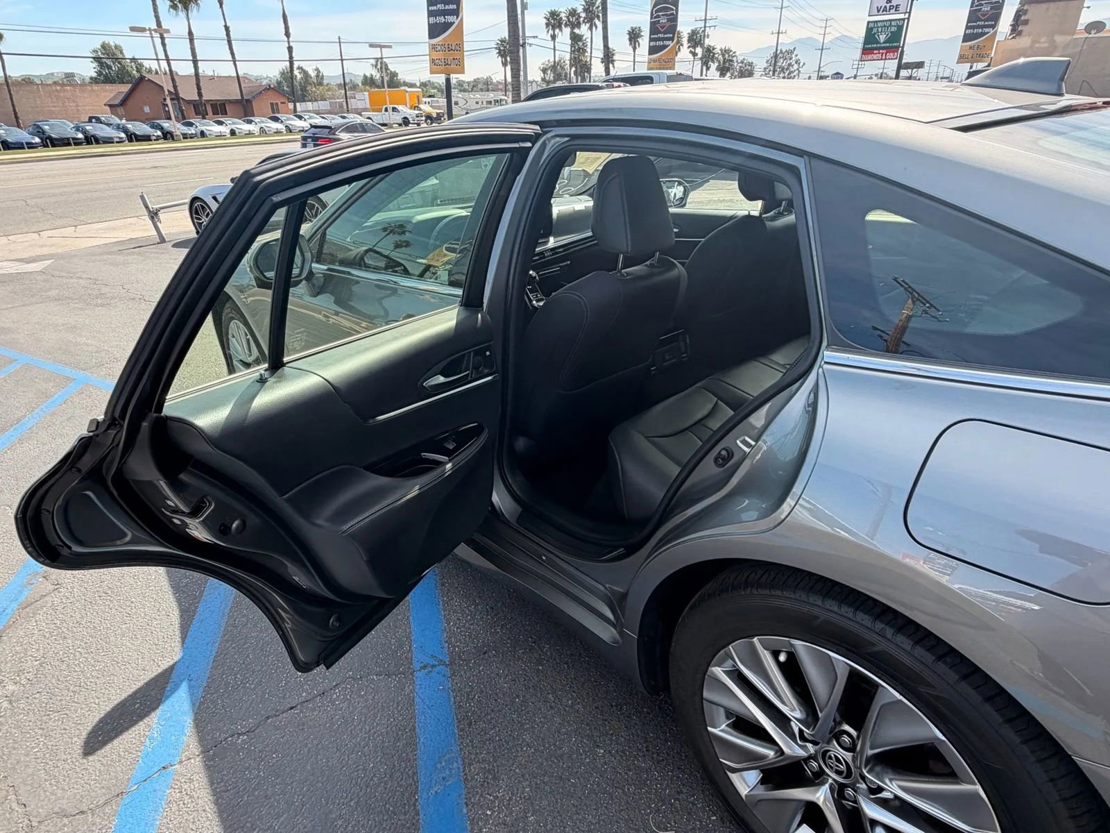 Used 2023 Toyota Mirai w/ Advanced Technology Package RWD image 9