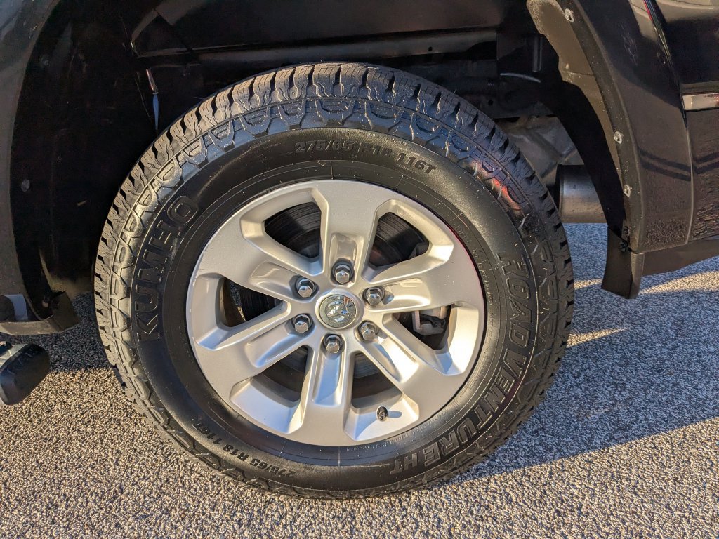 Used 2019 RAM 1500 Laramie AWD/4WD image 12