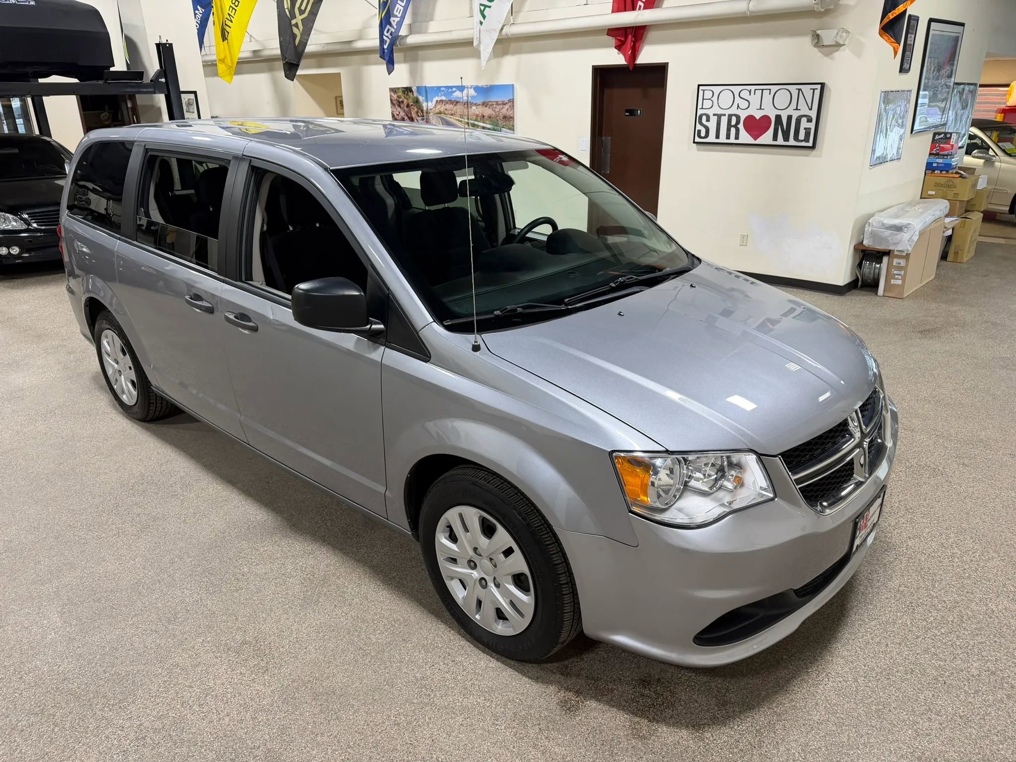 Used 2019 Dodge Grand Caravan SE image 5
