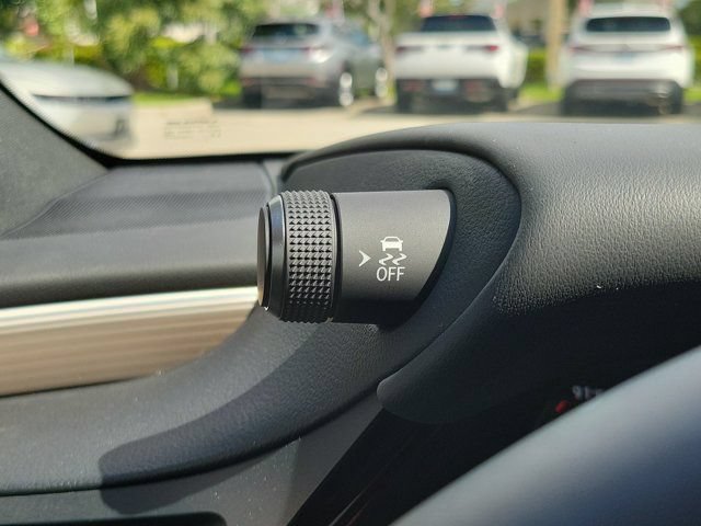 Used 2024 Lexus ES 350 F Sport w/ Accessory Package (Z2) FWD image 27