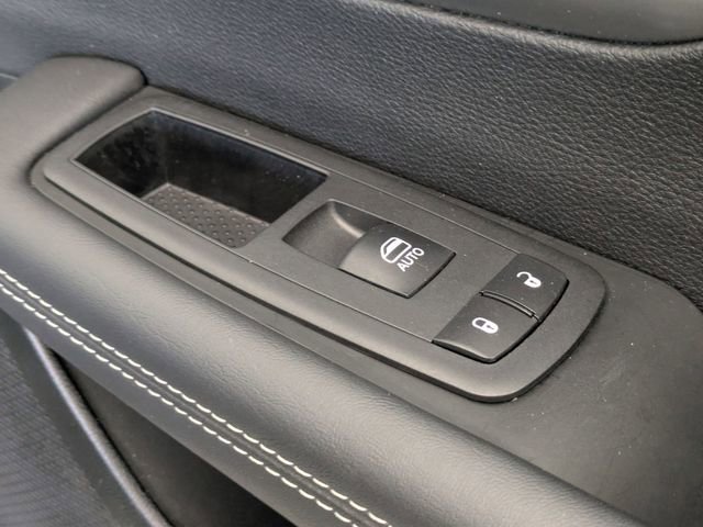 Used 2025 Chrysler Pacifica Select image 34