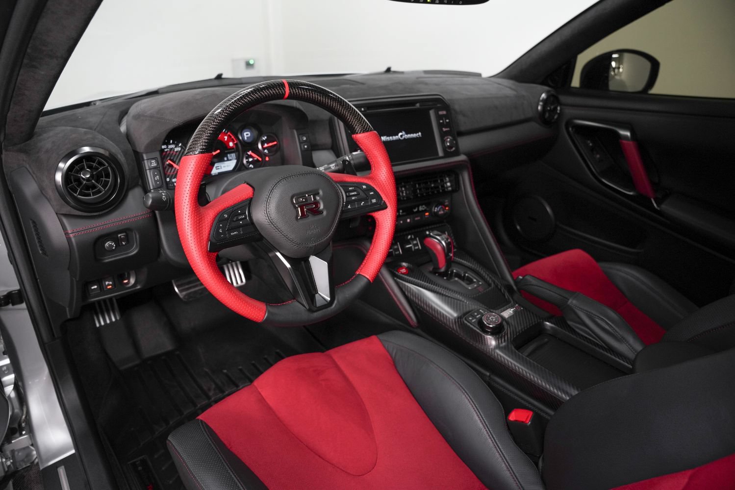 Used 2018 Nissan GT-R NISMO AWD/4WD image 11