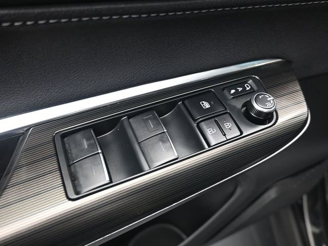 Used 2024 Toyota Venza Nightshade image 13