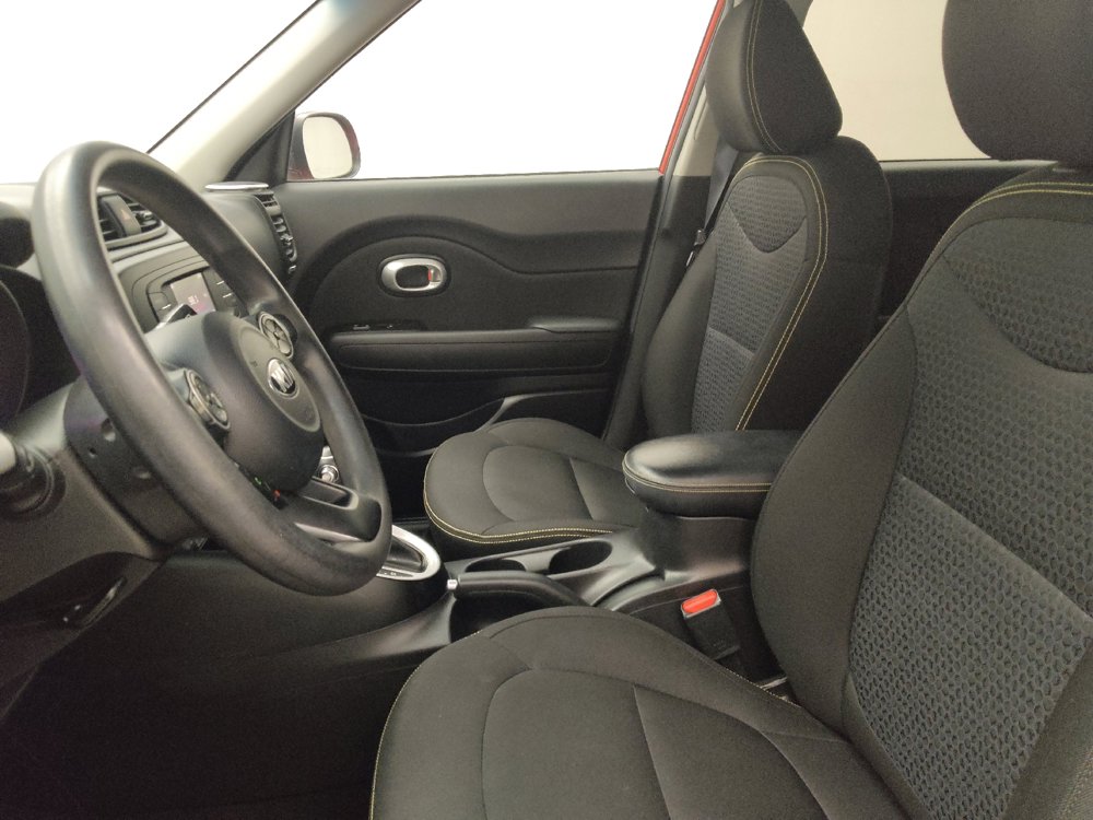 Used 2016 Kia Soul + image 17