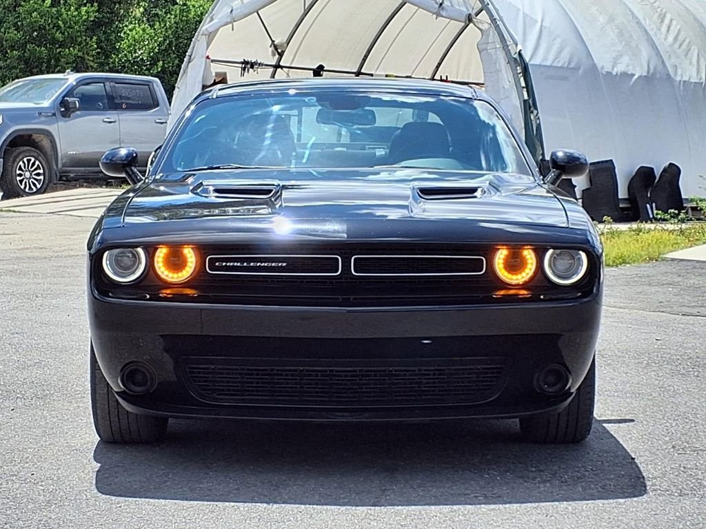 Used 2020 Dodge Challenger SXT RWD image 2