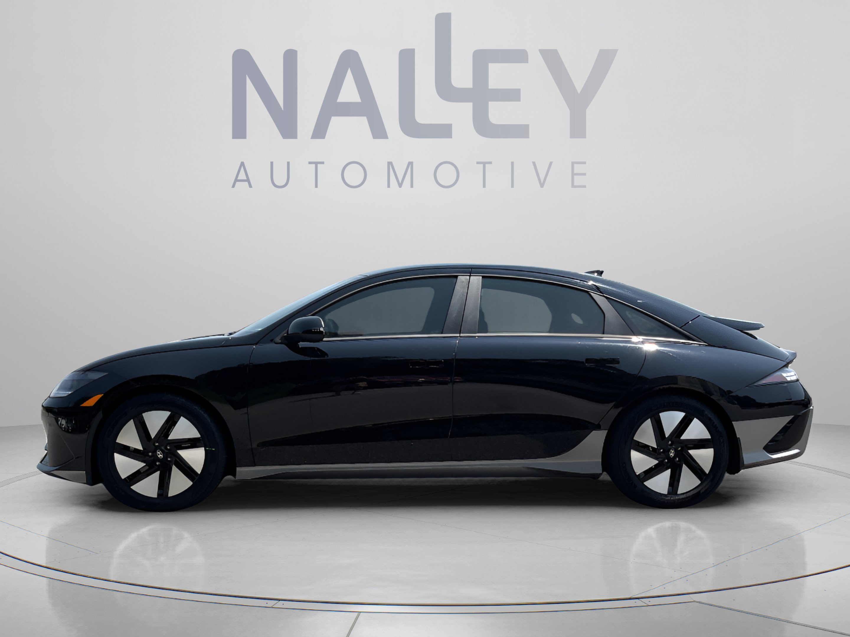 Used 2023 Hyundai Ioniq 6 SE RWD image 2