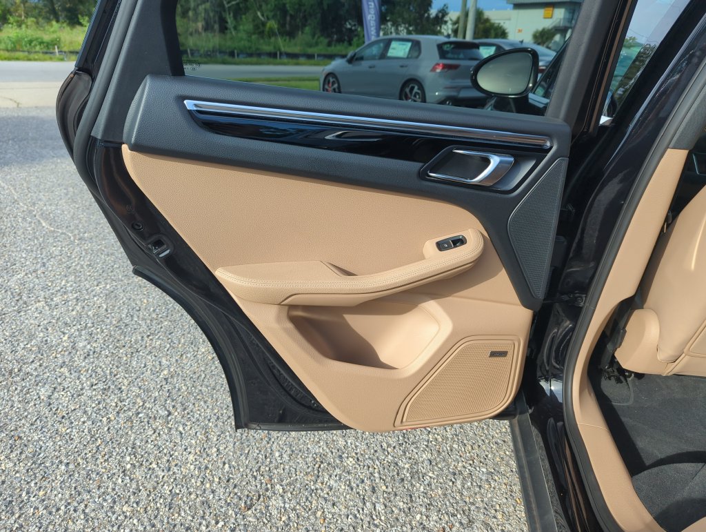 Used 2020 Porsche Macan S AWD/4WD image 28