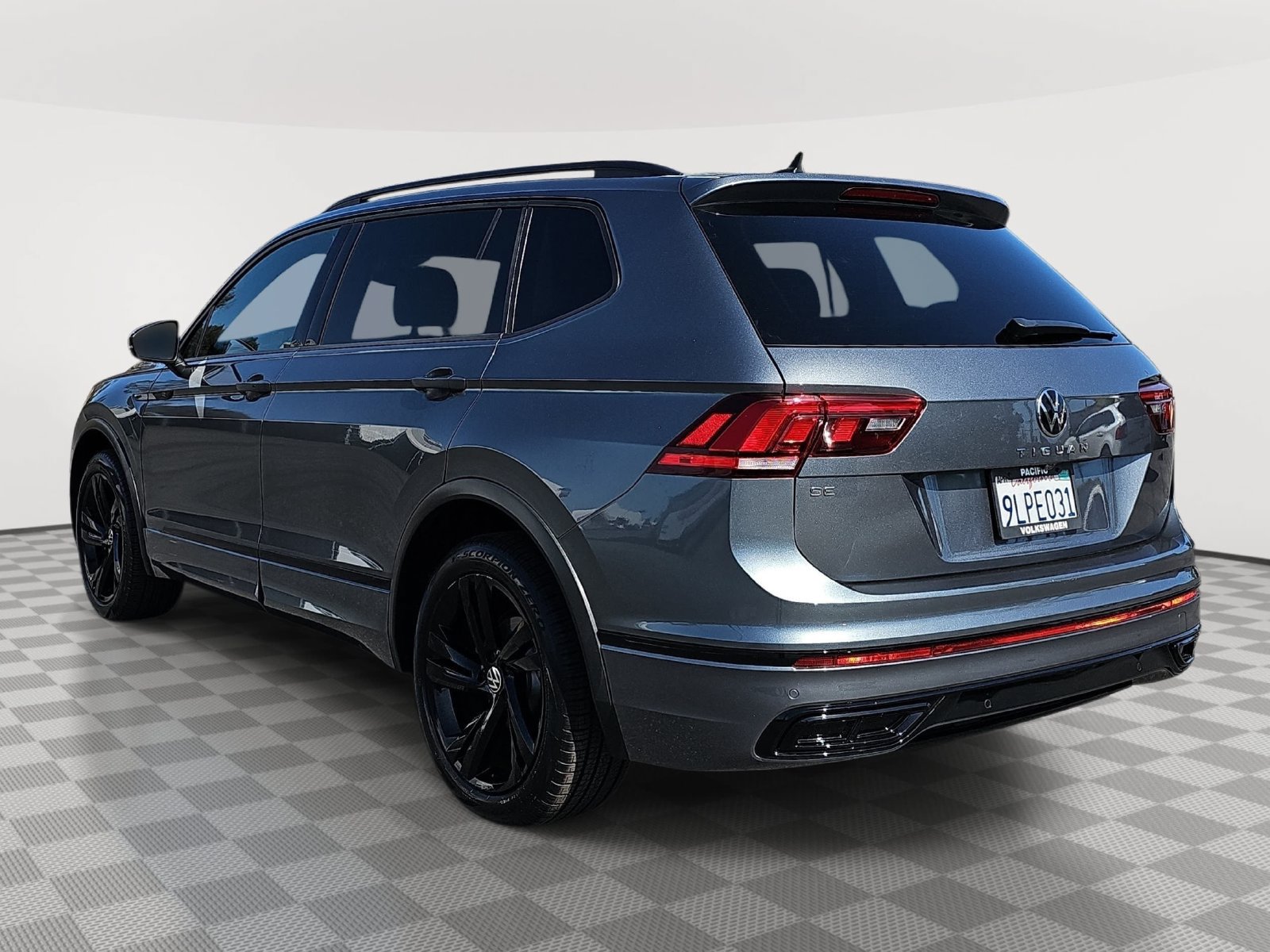 Certified 2024 Volkswagen Tiguan SE R-Line FWD image 7