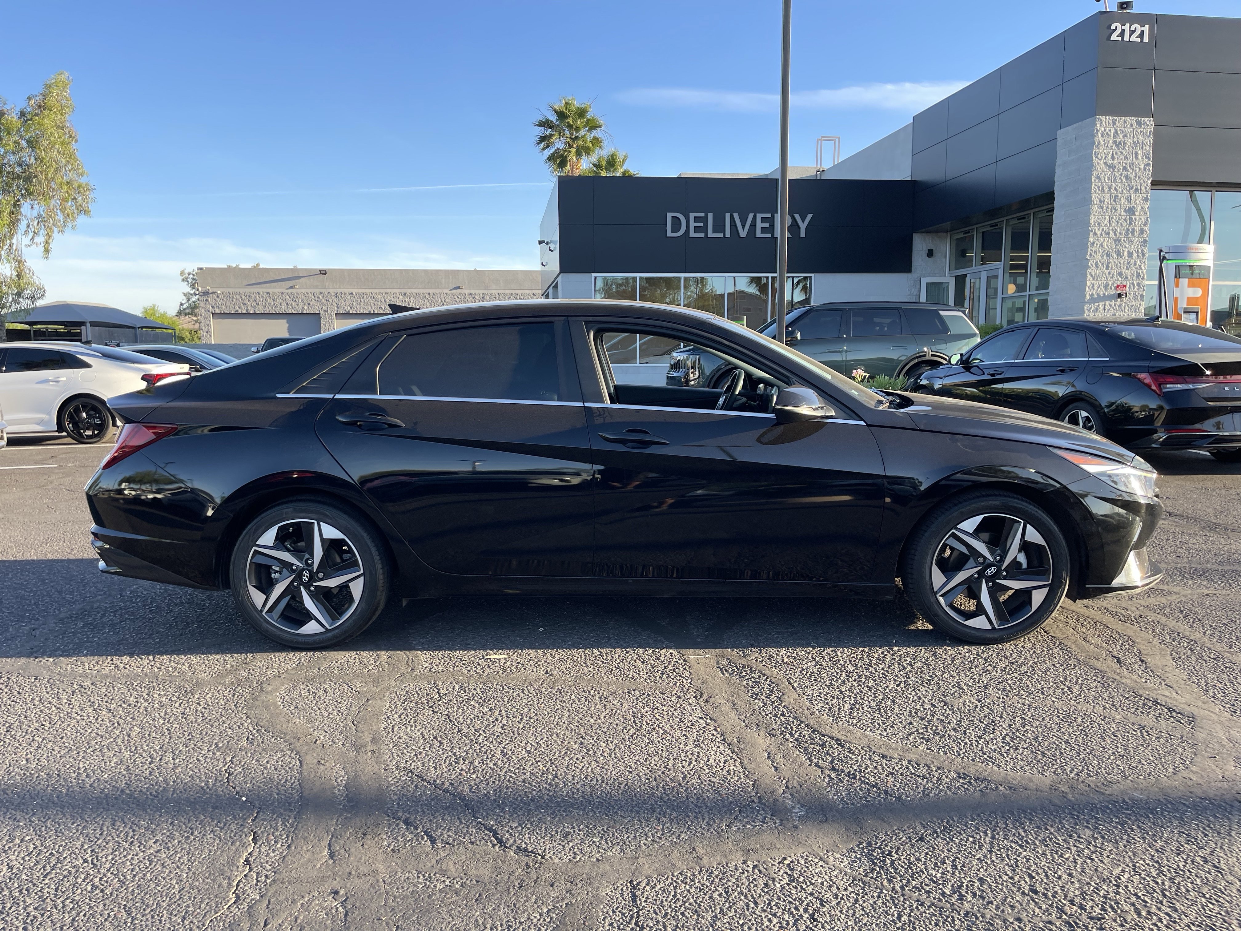 Used 2023 Hyundai Elantra Limited FWD image 2