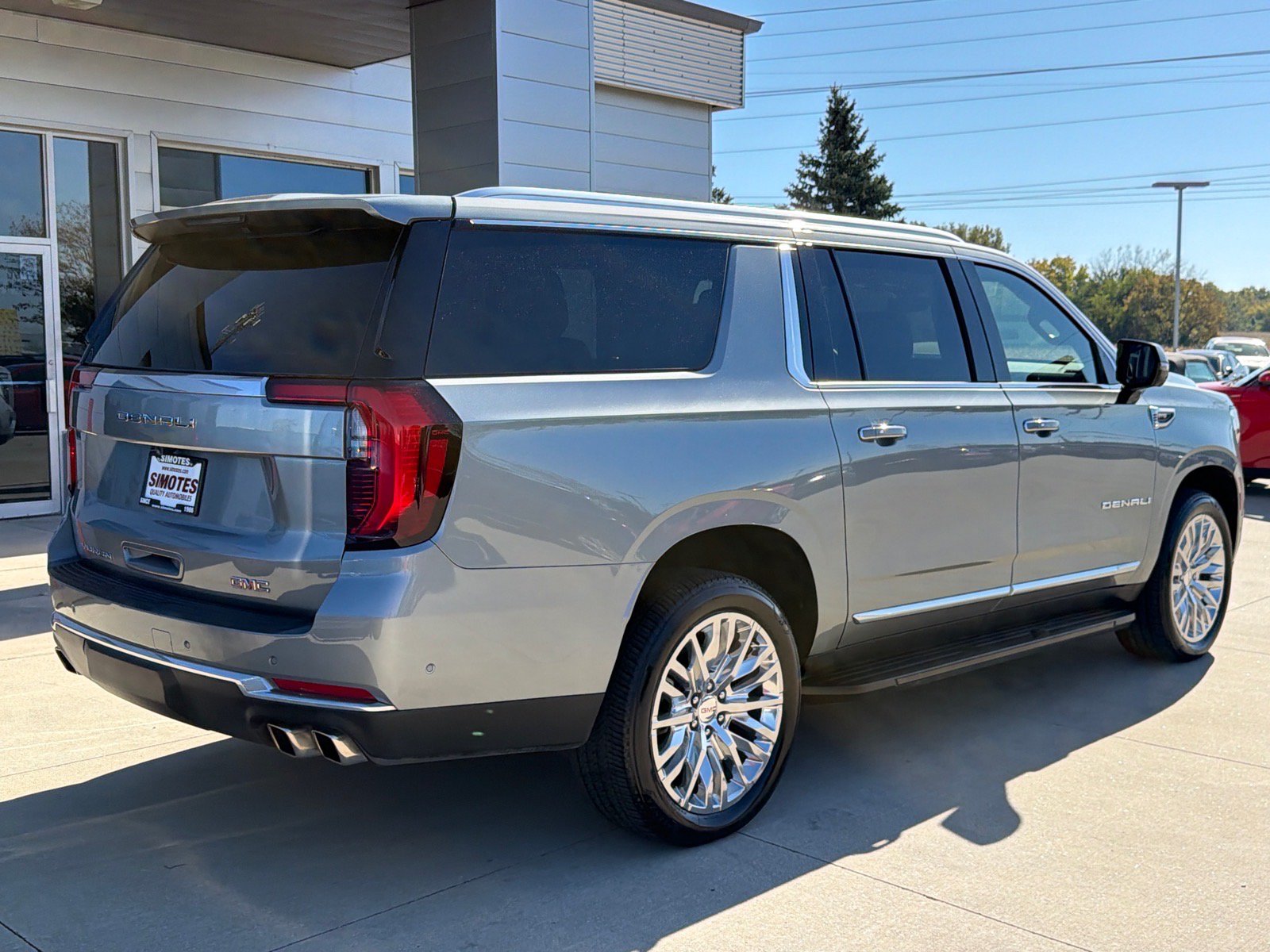 Used 2025 GMC Yukon XL Denali AWD/4WD image 7