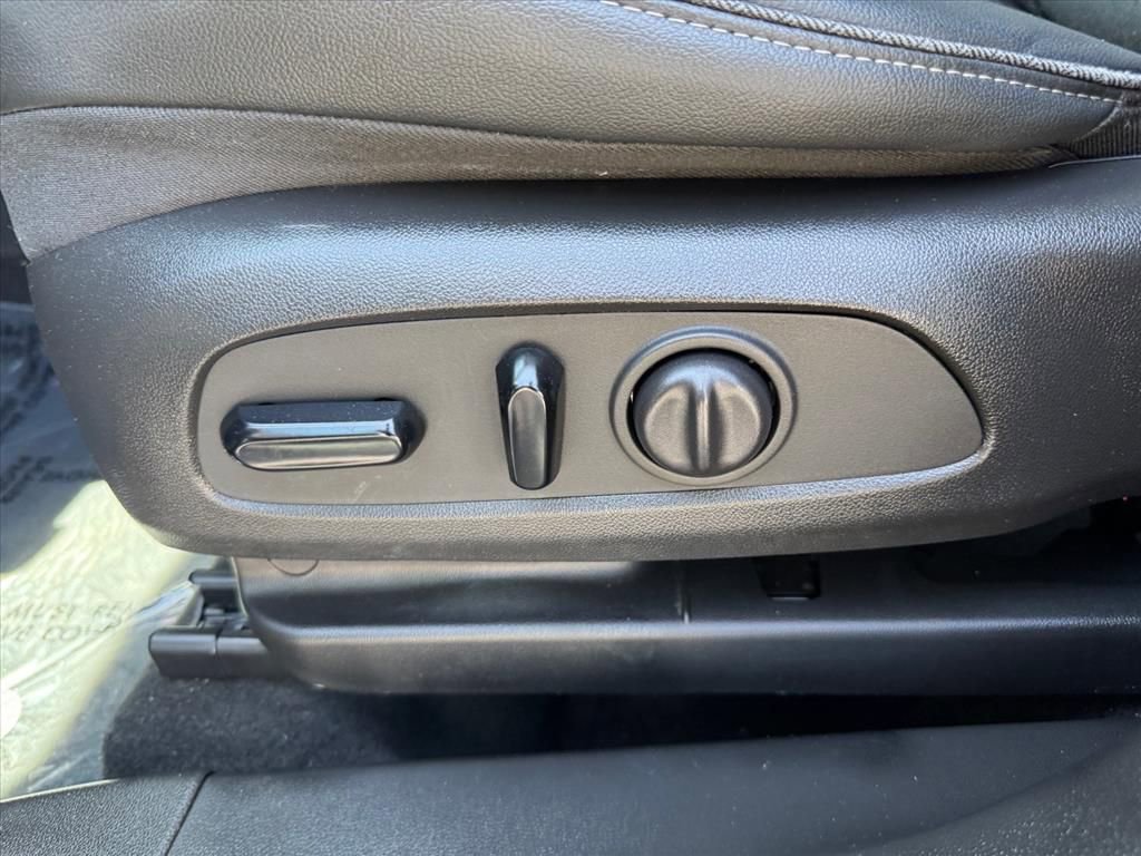 Used 2022 Buick Encore GX Select w/ Sport Touring Package FWD image 15