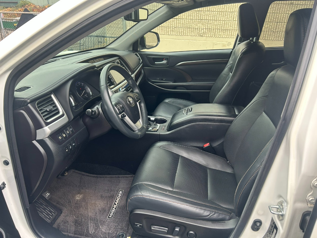 Used 2016 Toyota Highlander Limited Platinum image 12