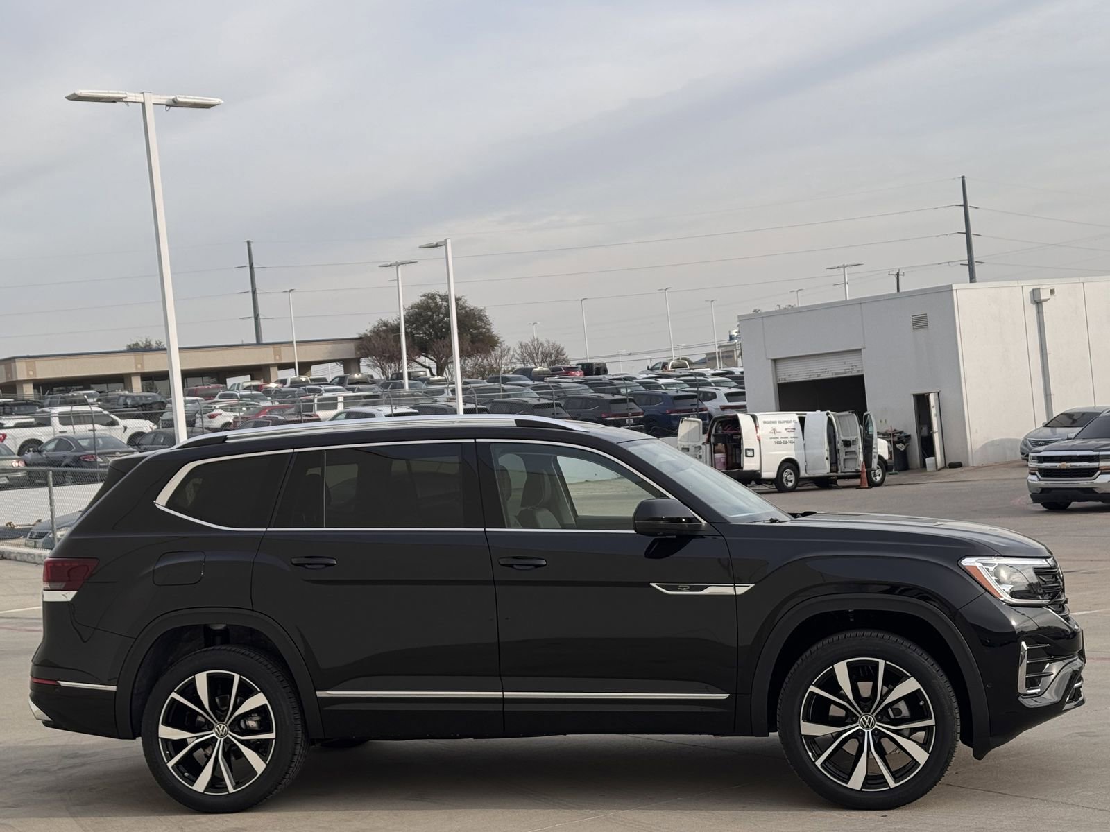 New 2026 Volkswagen Atlas SEL Premium R-Line image 3