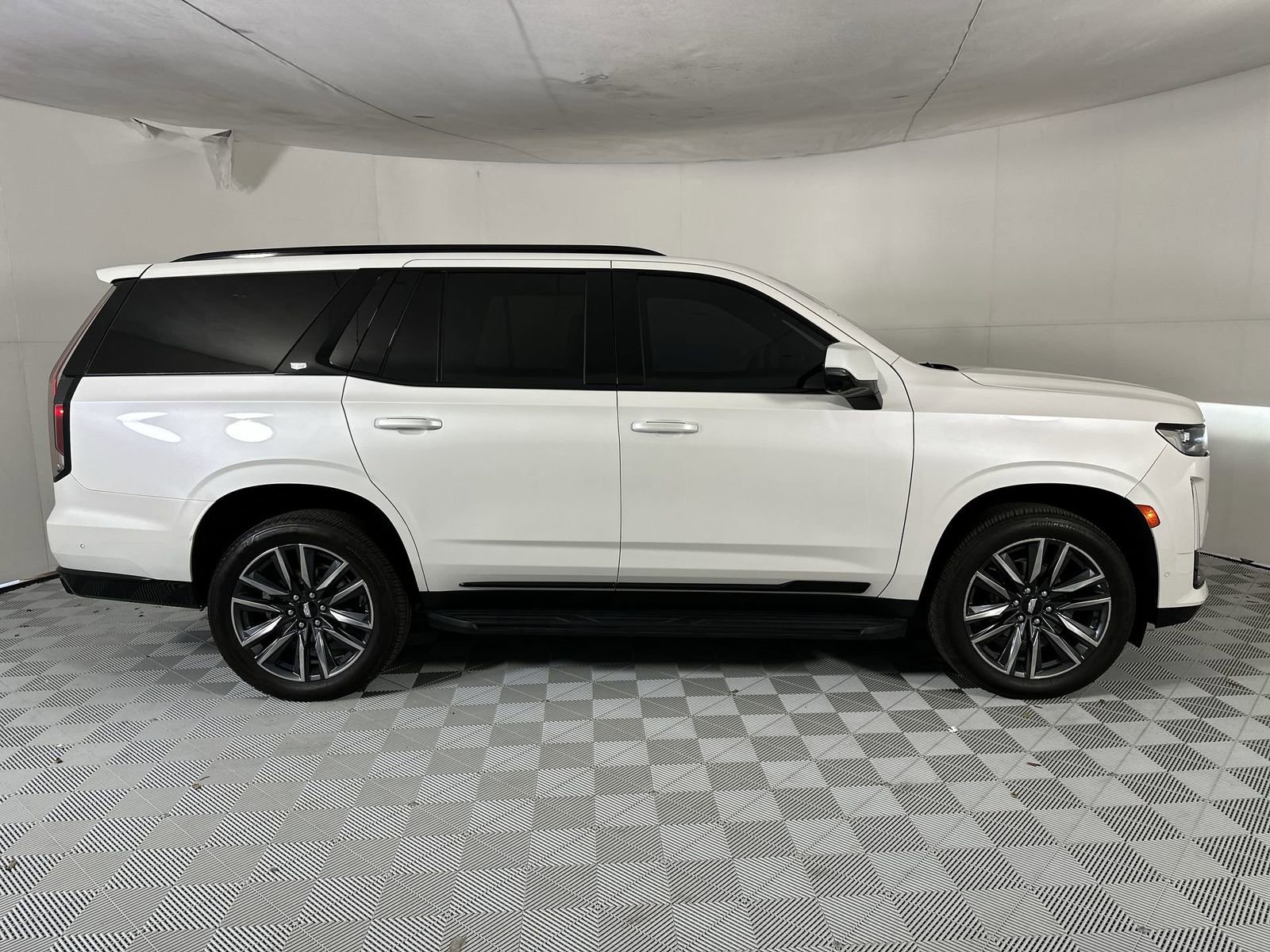 Used 2021 Cadillac Escalade Sport w/ Heavy-Duty Trailer Package AWD/4WD image 9