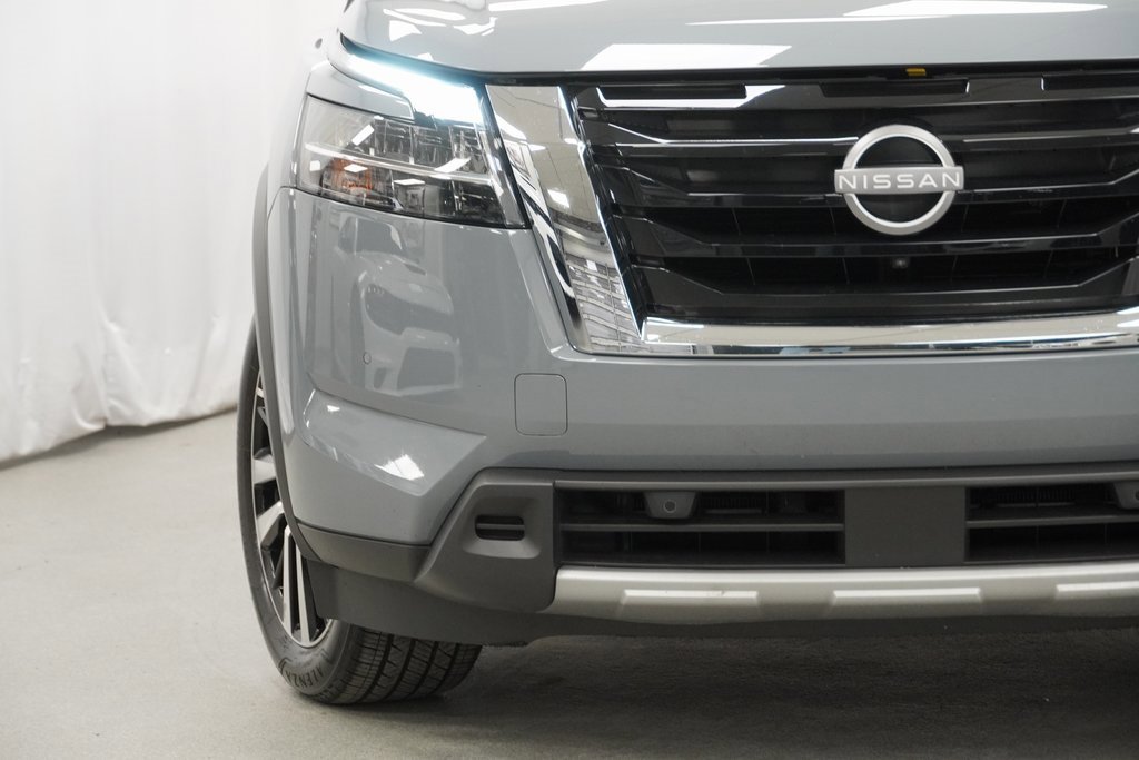 Used 2024 Nissan Pathfinder Platinum w/ Cargo Package image 6