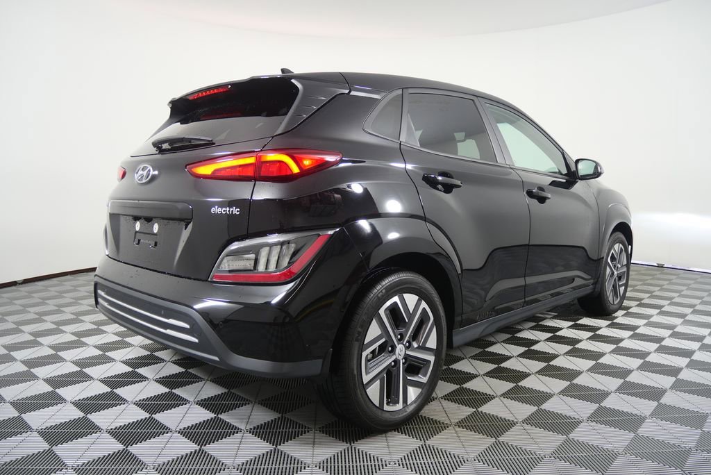 Used 2023 Hyundai Kona Limited FWD image 3