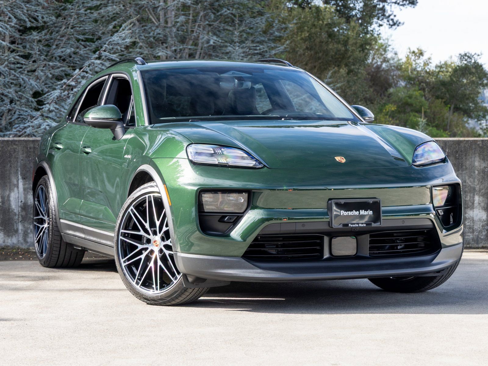 Certified 2025 Porsche Macan Electric image 6