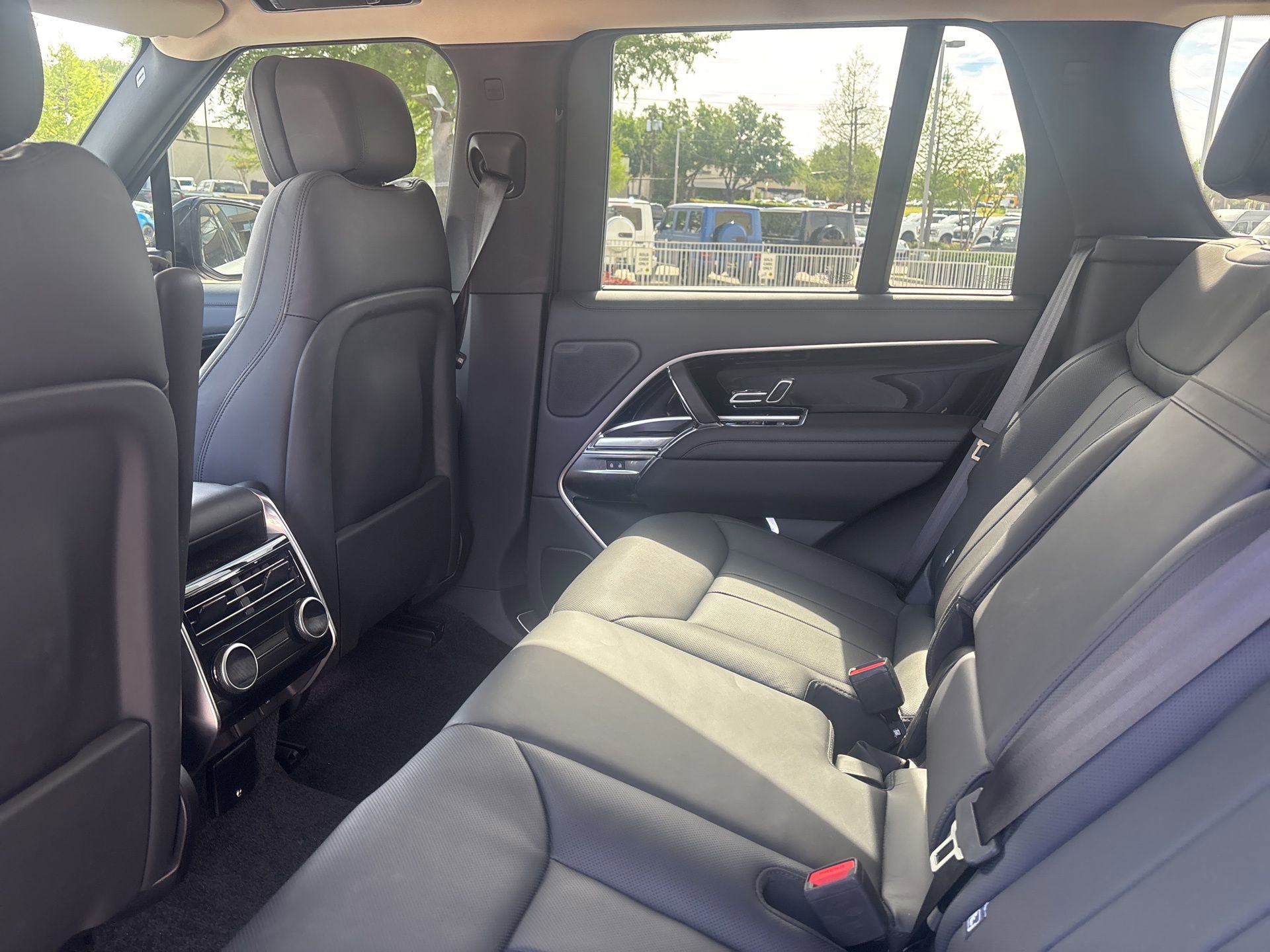 Used 2024 Land Rover Range Rover SE image 7