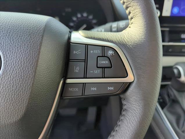 Used 2025 Toyota Sienna XLE FWD image 16