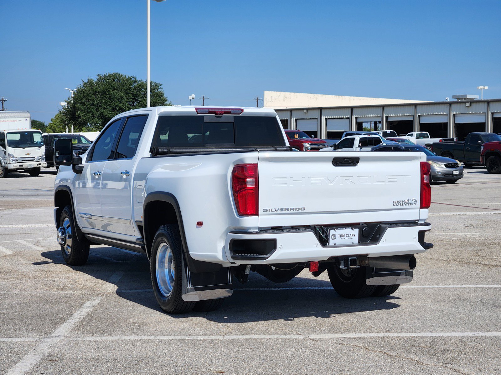 Used 2025 Chevrolet Silverado 3500 High Country w/ Technology Package AWD/4WD image 4