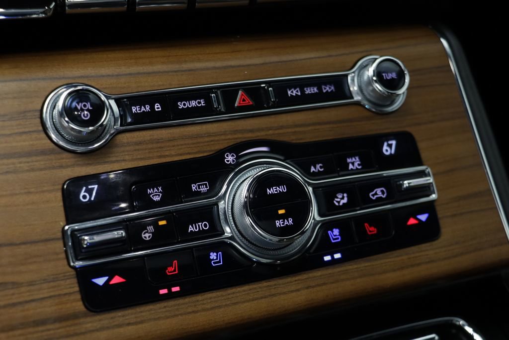 Used 2020 Lincoln Aviator Reserve w/ Equipment Group 201A image 12