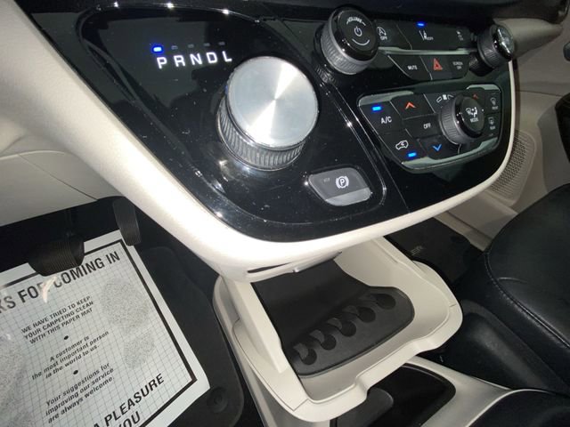 Used 2022 Chrysler Pacifica Touring-L FWD image 19