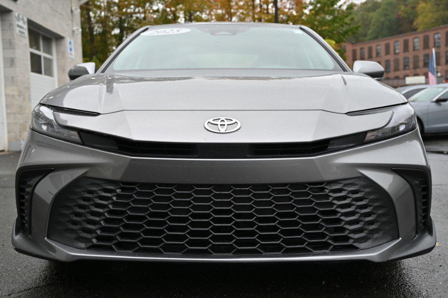 Used 2025 Toyota Camry SE image 8