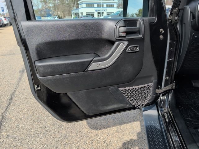 Used 2016 Jeep Wrangler Unlimited Rubicon w/ Connectivity Group image 14