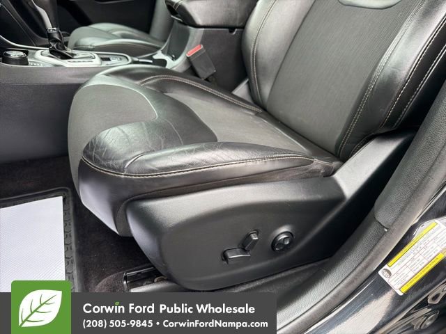 Used 2018 Jeep Cherokee Latitude Plus w/ Comfort/Convenience Group image 25