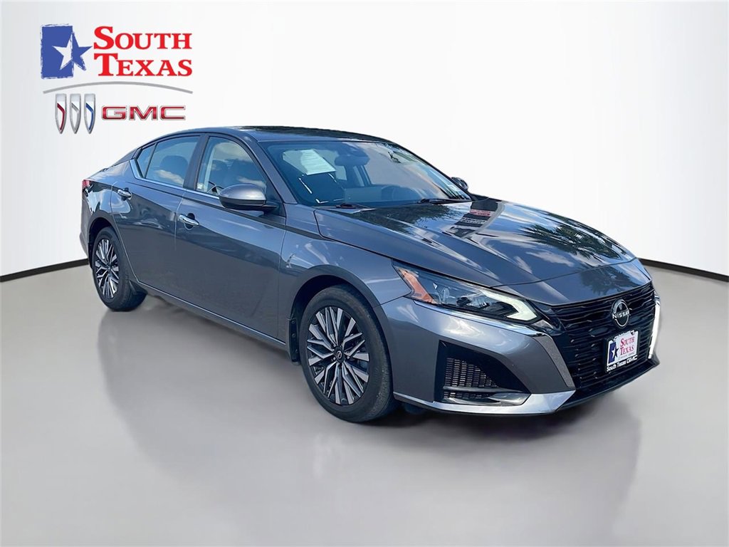 Used 2023 Nissan Altima 2.5 SV w/ SV Premium Package