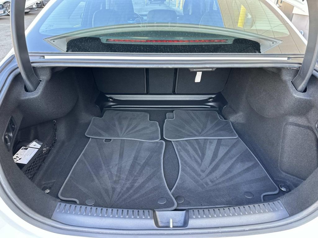 Used 2025 Mercedes-Benz E 350 4MATIC Sedan image 33