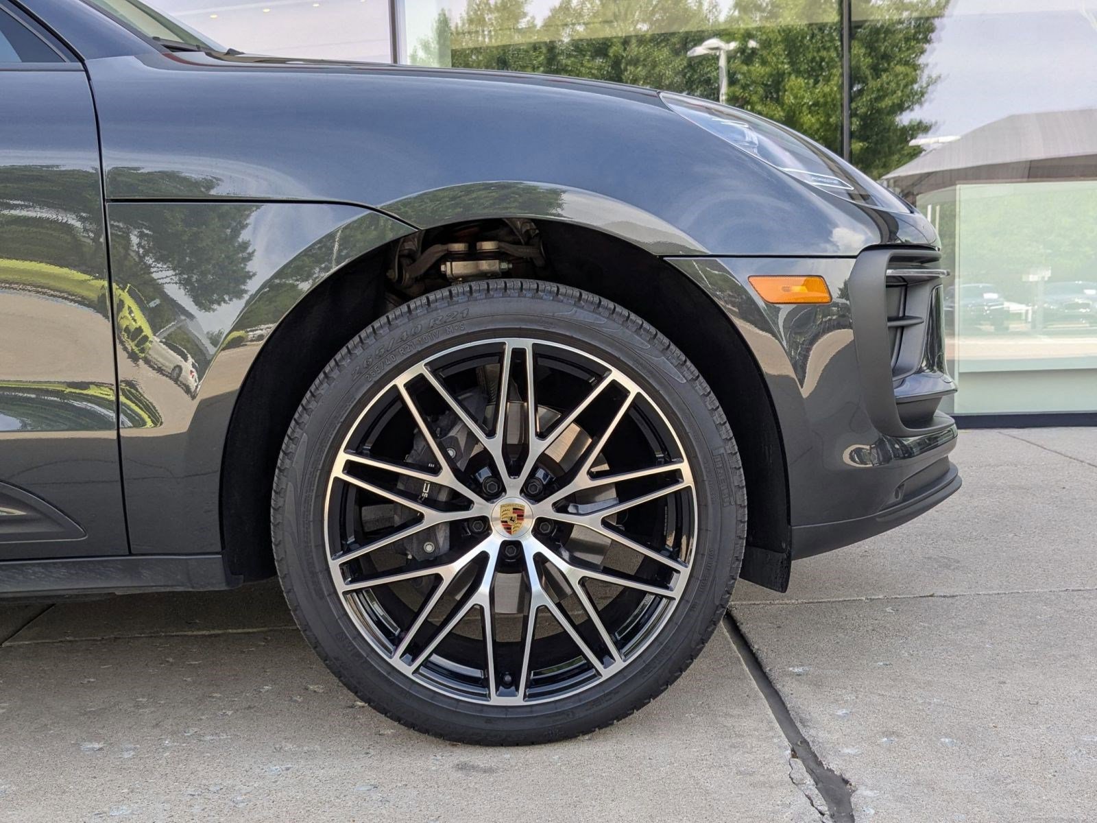 Certified 2025 Porsche Macan image 11