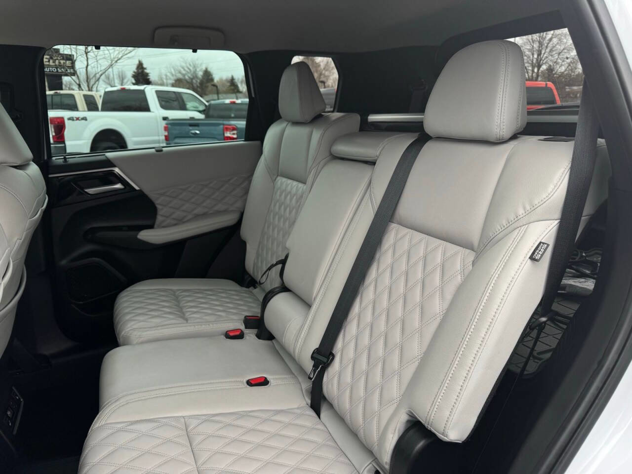 Used 2023 Mitsubishi Outlander SEL image 31