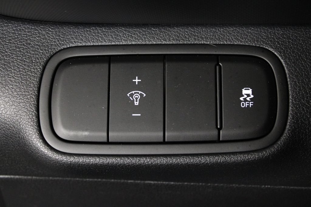 Used 2026 Hyundai Venue SEL FWD image 25