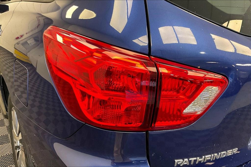 Used 2019 Nissan Pathfinder SL FWD image 25